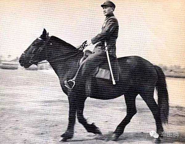 中国汽车为什么靠右行？原来有这么多故事！