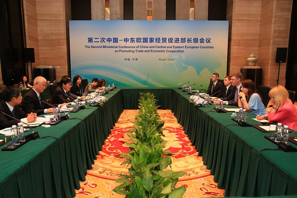 商务部国际贸易谈判代表钟山会见中东欧国家多国部级官员