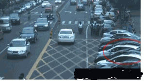 【关注女司机】油门不踩不知道 一踩吓一跳