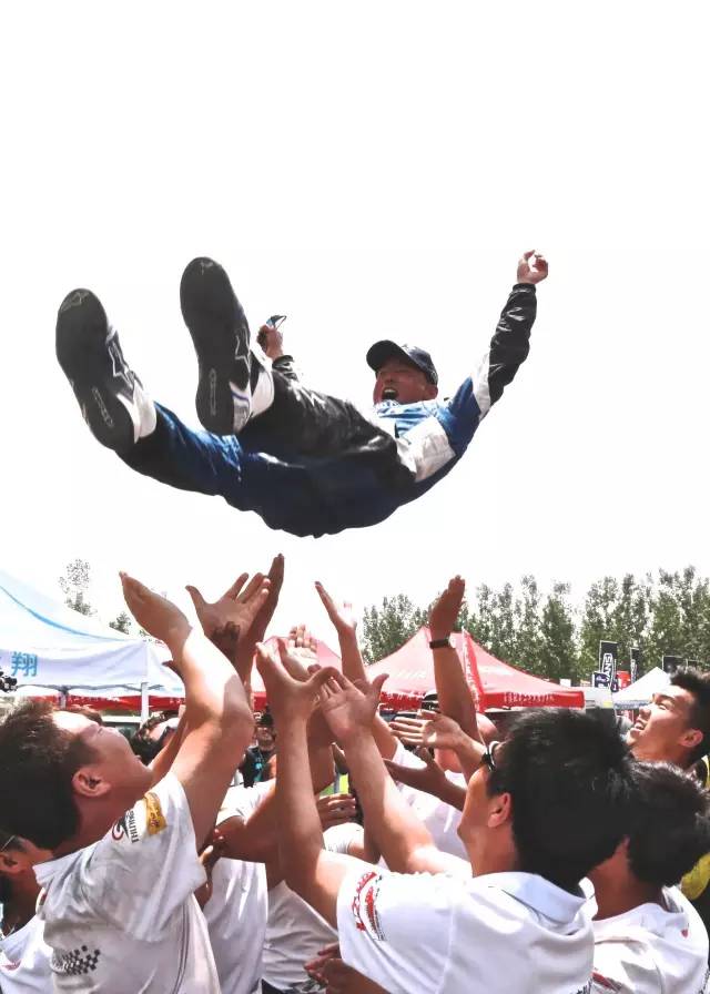 豪取五冠 一汽-大众军团首战登封大捷