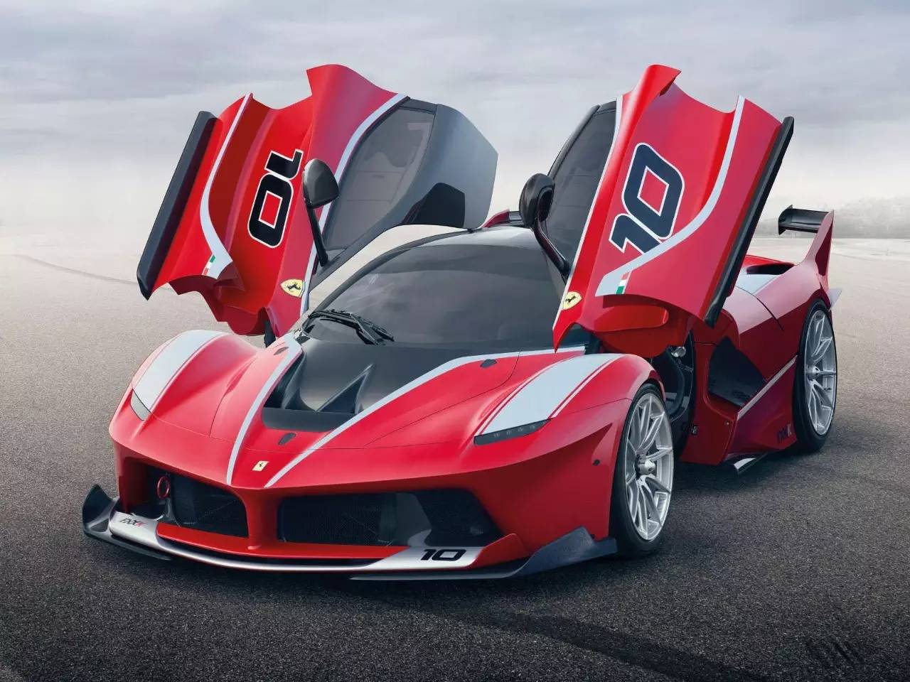 郭天王提4000万法拉利FXX K