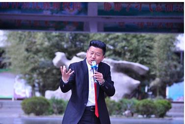 中国励志讲师杨飞虎高考演讲在内江十二中举行
