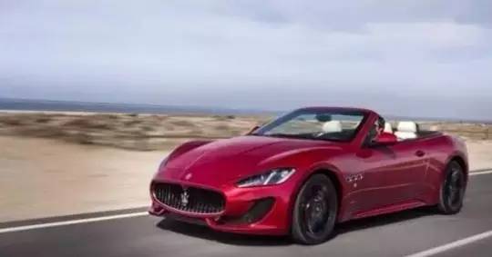 给豪车都不会开！因为你可能都进不去车门