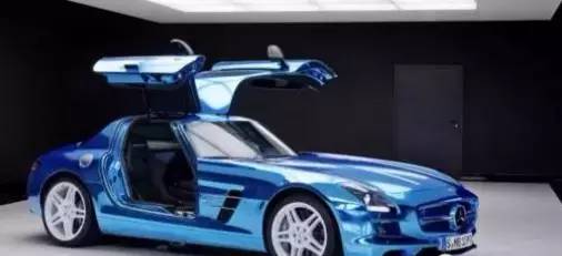 给豪车都不会开！因为你可能都进不去车门