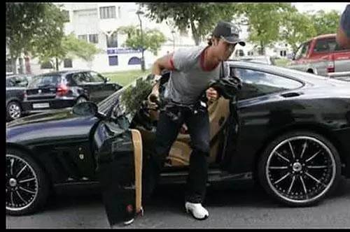 C罗的车库多的根本数不过来!