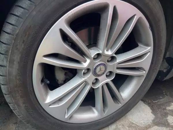 小伙2000元绅宝改奔驰，妹纸差点就信了