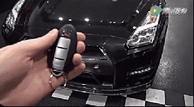 给豪车都不会开！因为你可能都进不去车门