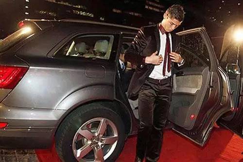 C罗的车库多的根本数不过来!