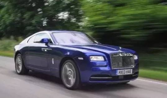 给豪车都不会开！因为你可能都进不去车门