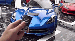 给豪车都不会开！因为你可能都进不去车门