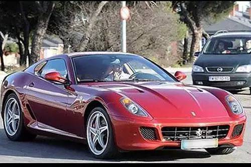 C罗的车库多的根本数不过来!