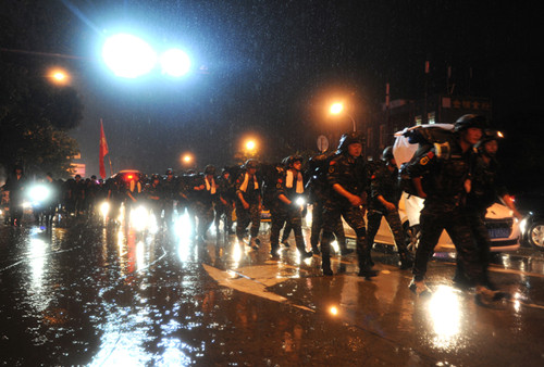 武警福建总队特战队员30公里夜行军开启魔鬼周征程