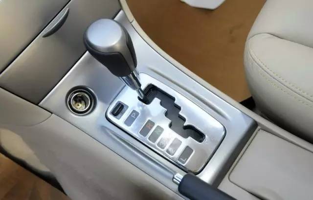 自动挡车驾驶6大禁忌 不知道小心麻烦上身