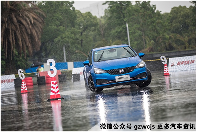 据说这是最好玩的弯道赛 没有之一