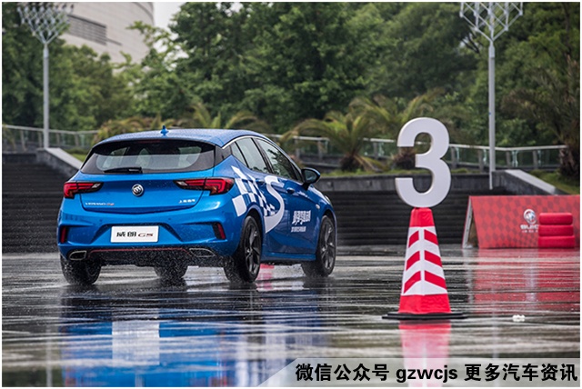 据说这是最好玩的弯道赛 没有之一