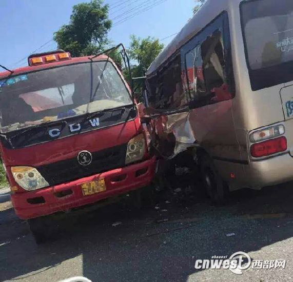 316国道1940公里处的安康市汉阴县双乳镇一家公司附近发生交通事故