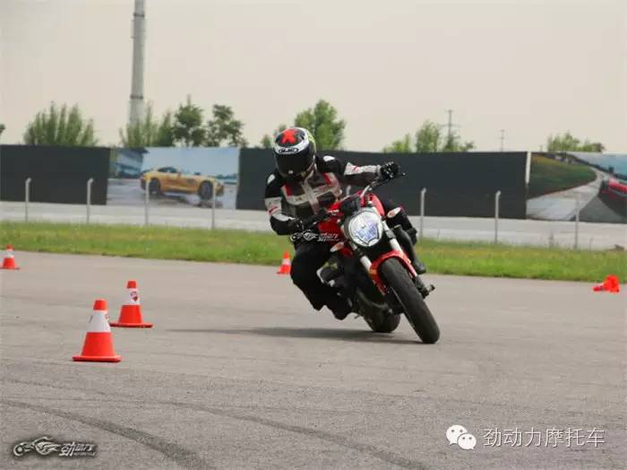 魔兽or怪兽 试驾杜卡迪Monster 821