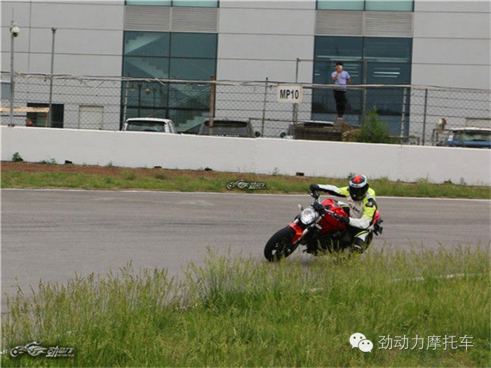魔兽or怪兽 试驾杜卡迪Monster 821