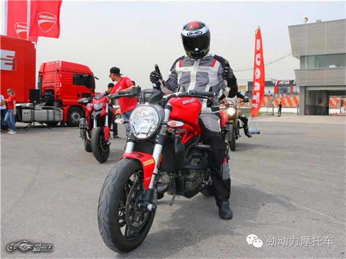 魔兽or怪兽 试驾杜卡迪Monster 821
