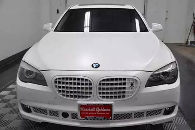 给詹皇跪了！有豪车、会歌唱、还会打球？