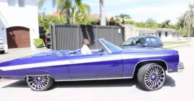 给詹皇跪了！有豪车、会歌唱、还会打球？