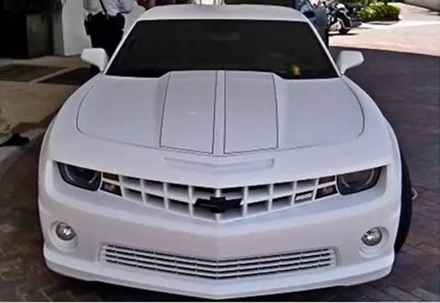 给詹皇跪了！有豪车、会歌唱、还会打球？