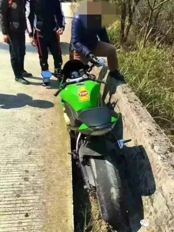 他用排水渠过弯，结果童话里都是骗人的