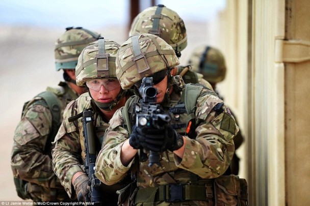 英国军队"被掏空":士兵吸毒贪吃 军舰量少还宅在家里