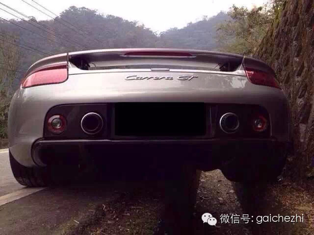 他用排水渠过弯，结果童话里都是骗人的