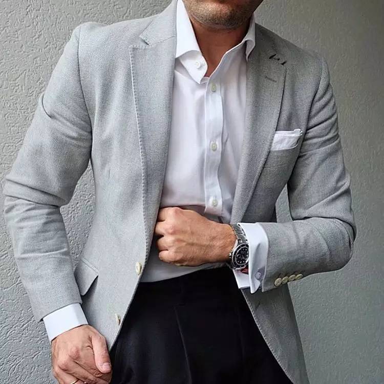 这大叔把白衬衫穿到极致