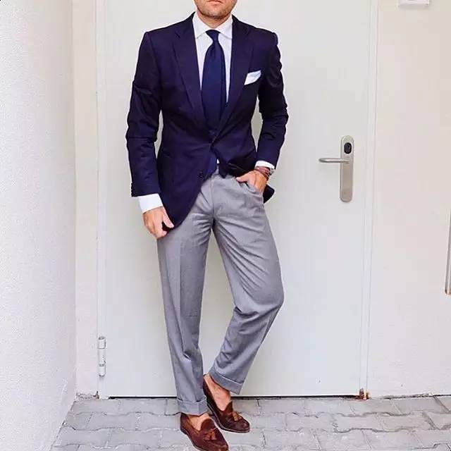 衣鸣惊人ins上这大叔把白衬衫穿到极致