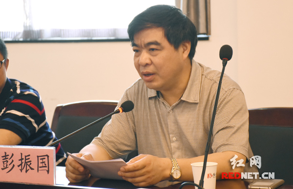 湖南省卫生计生委党组成员,副主任彭振国(右二),省卫生计生委宣传处