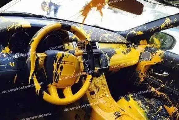 路虎停在工商局大门口，车主出来心都凉了