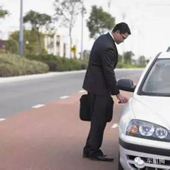 无钥匙启动的汽车，钥匙没电了咋办？