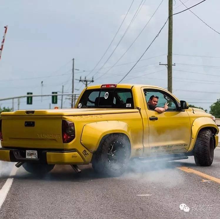 霸气外露的丰田坦途 这是皮卡还是坦克？