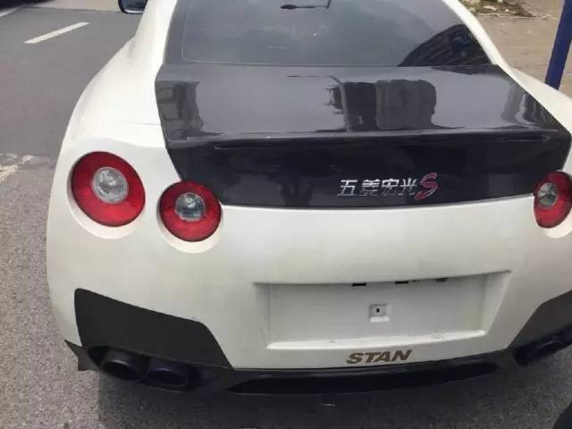 不是豪车 还真不敢贴上这四个字