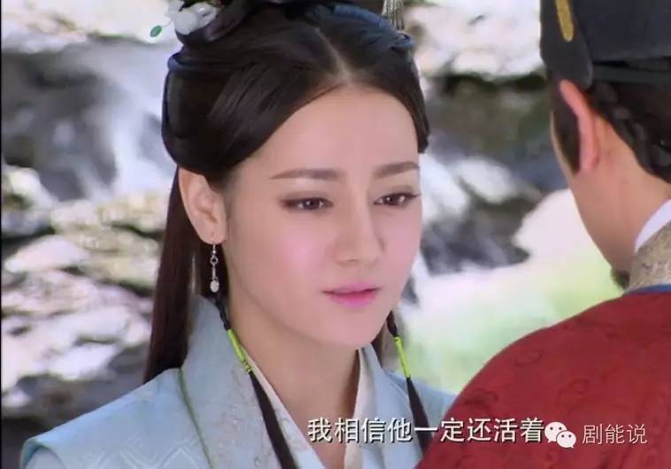 迪丽热巴在《六扇门》中饰演苏溢清,从小被齐王收养,视作亲生女儿