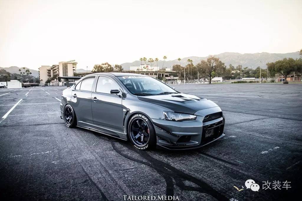 山路活捉两部EVO 其中一个还是独眼龙