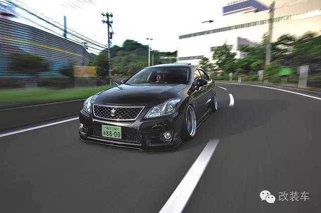 如果老爸不让你买GTR 把家里的皇冠拿来改