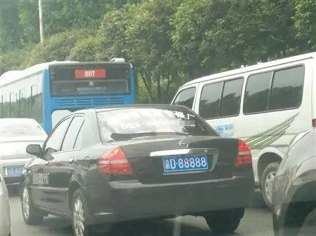 3万货车挂百万88888车牌，一天被查8次！