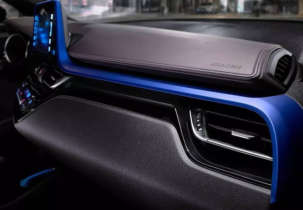 犀利新境界 丰田发布小型SUV C-HR官图