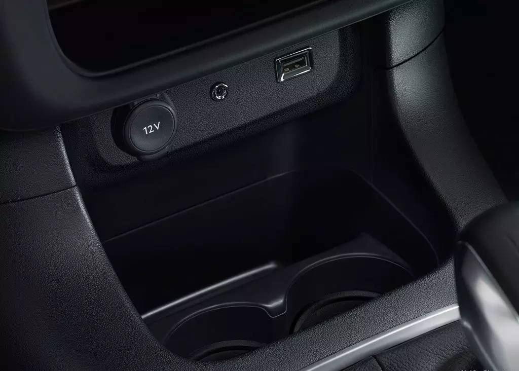 小型SUV再添猛将 雪铁龙发布C3官图