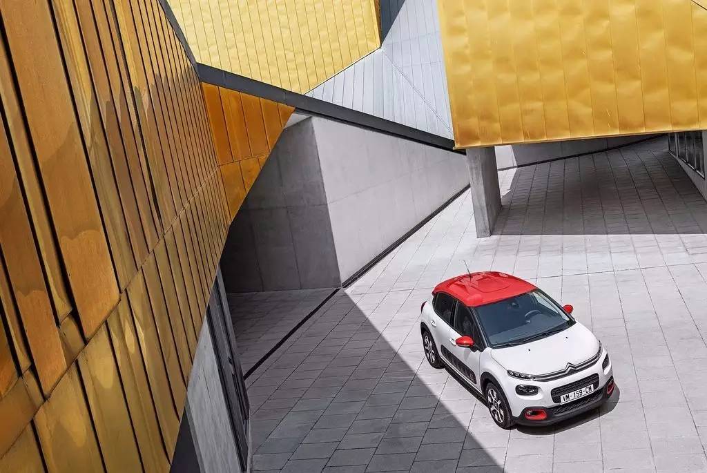 小型SUV再添猛将 雪铁龙发布C3官图