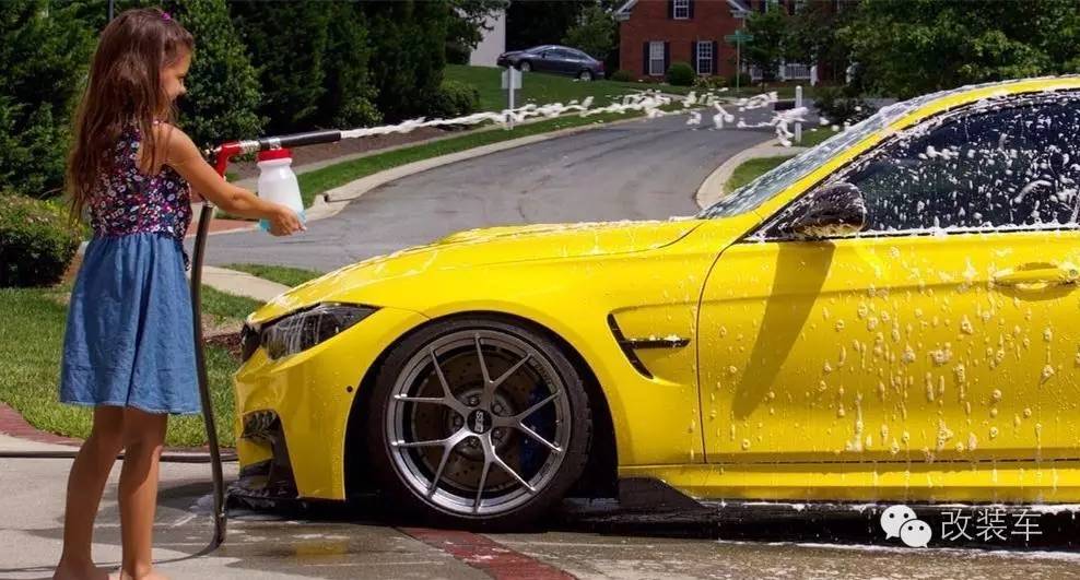 爱上这么黄的宝马M3 内心一定很暴力！