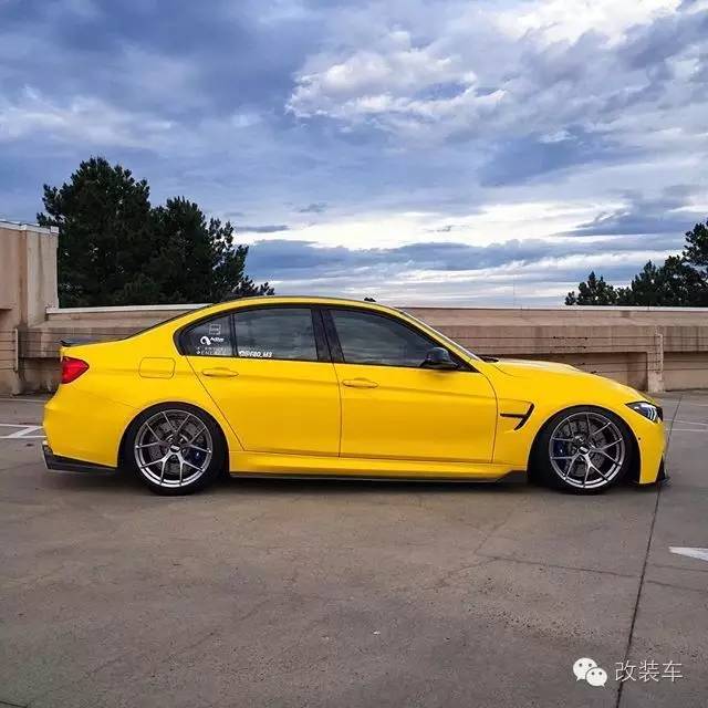 爱上这么黄的宝马M3 内心一定很暴力！
