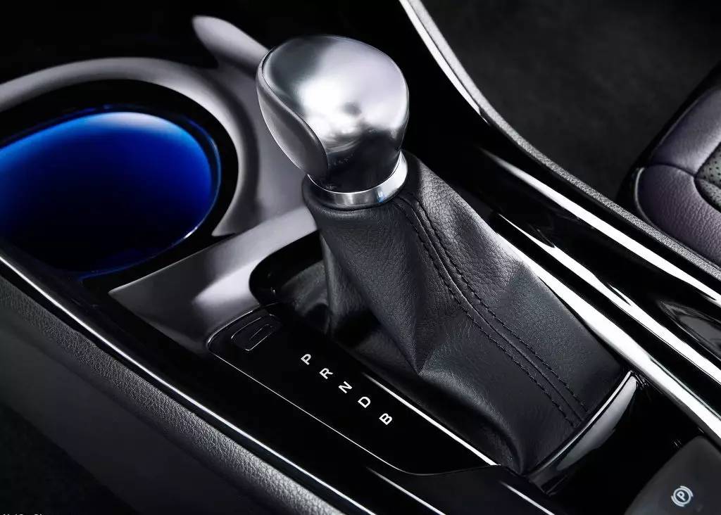 犀利新境界 丰田发布小型SUV C-HR官图