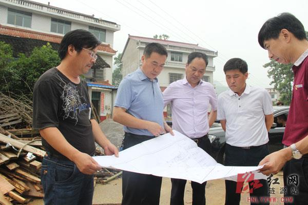 涟源市委副书记,市长宋建明(左二),市委副书记康昊宁(左三),市委常委