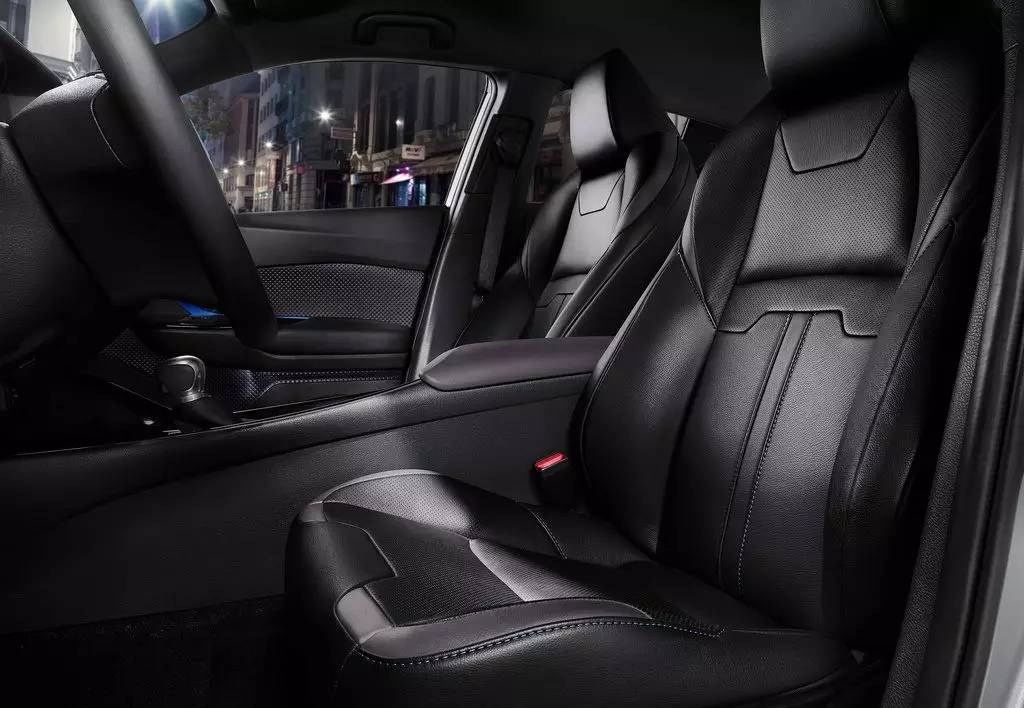 犀利新境界 丰田发布小型SUV C-HR官图