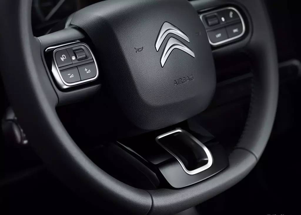 小型SUV再添猛将 雪铁龙发布C3官图