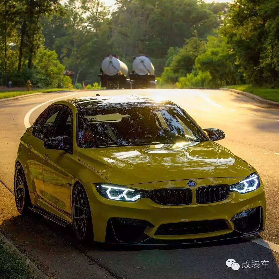 爱上这么黄的宝马M3 内心一定很暴力！